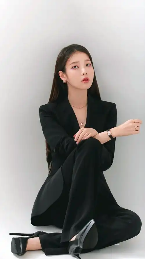 李知恩精美壁纸:颜值担当,优雅迷人!