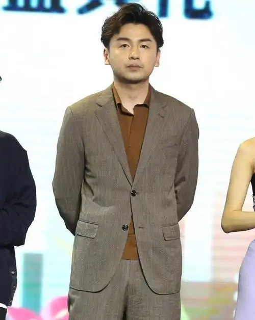 佟丽娅,雷佳音亮相《超时空同居》发布会,丫丫今天很清凉