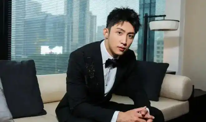 黄景瑜张婧仪首合作!