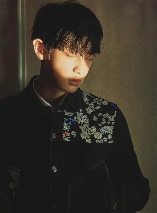 朴灿烈 exo 克里斯马灿烈 cr:朴灿烈的奶爸