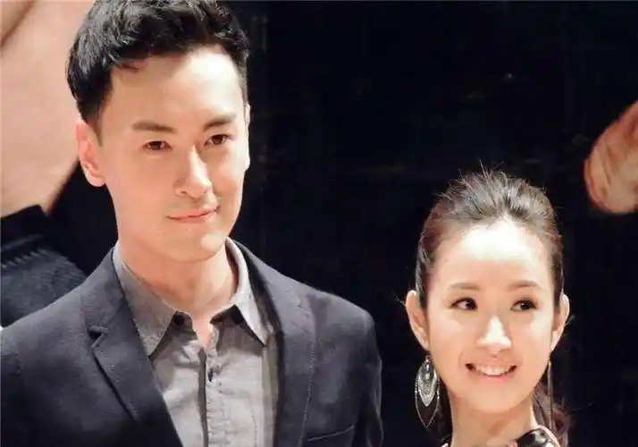 郑元畅林依晨再次合体,多年过去两人依旧拥有情侣感.