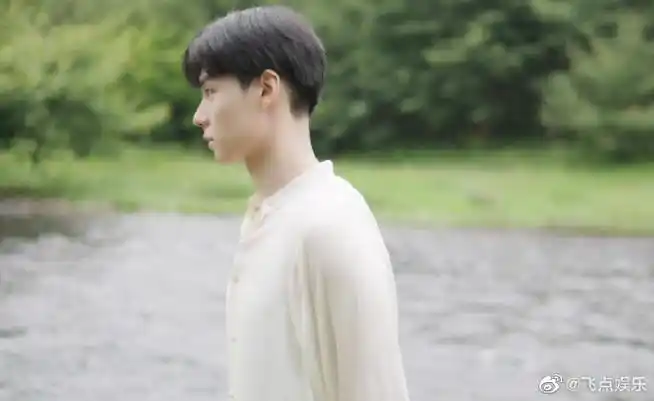 胡一天下颌线线条##胡一天侧颜下颌线