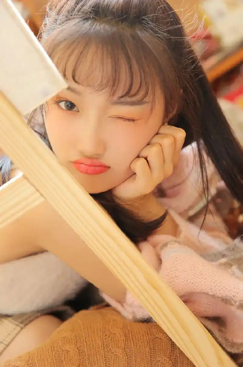 白皙粉嫩美少女写真!