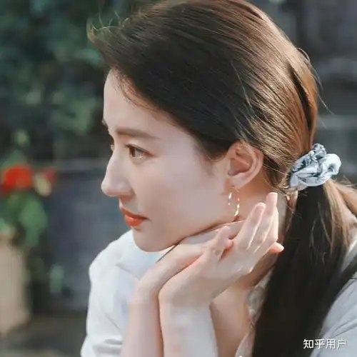 刘亦菲捧花头像为什么突然火了? - 知乎