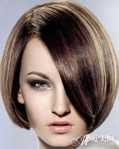 女生帅气英伦风发型体验个性十足