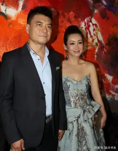 实力派演员王新军,与唐静离婚后,二婚携手秦海璐再获幸福