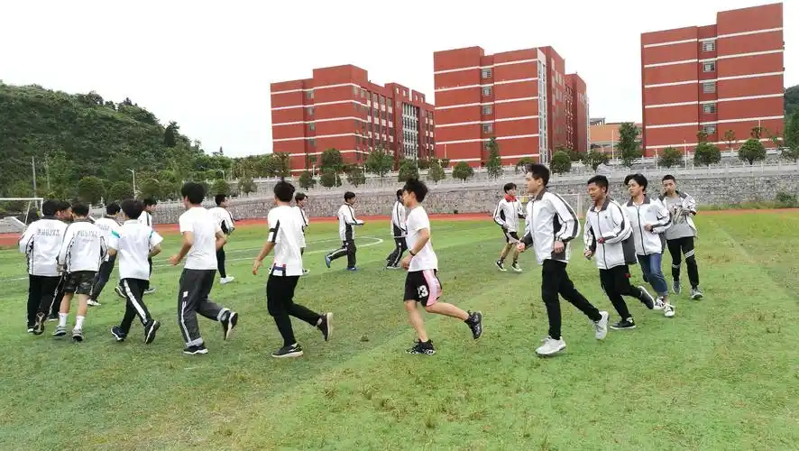 第十四届湘西州体育与健康教育教学比赛(高中组)在凤凰县高级中学举行