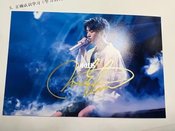 但最喜欢的永远只有一张7315#签名照  #王俊凯  #杨超越  #严浩翔