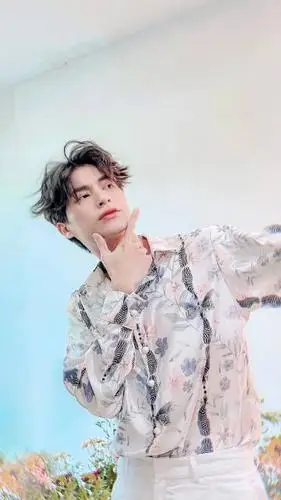 mewgulf超话 我糕自己一个也可以part2 自修抱图留评 / kazzmagazine