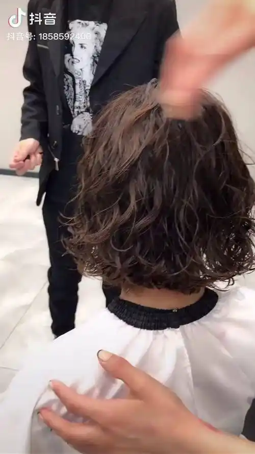 短款法式卷烫发木节美发学院网红烫发法式烫