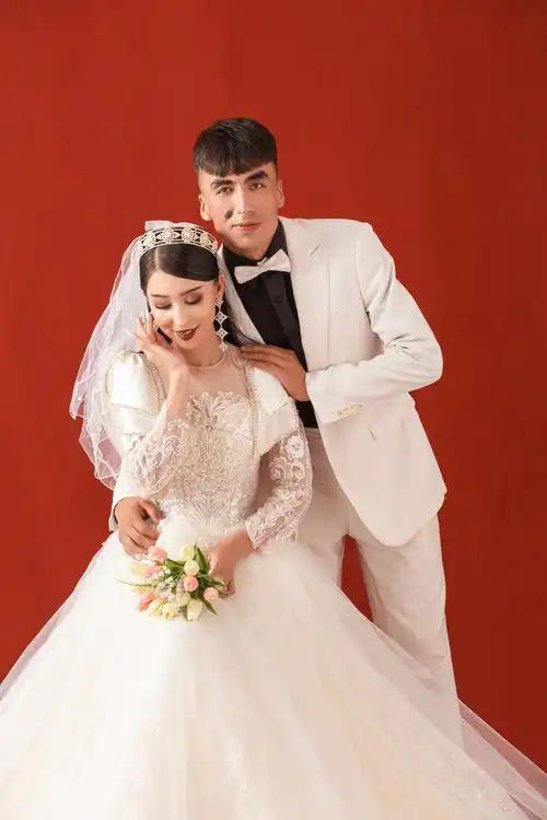 摄影师-阿穆的婚纱摄影作品《红色系婚纱照》