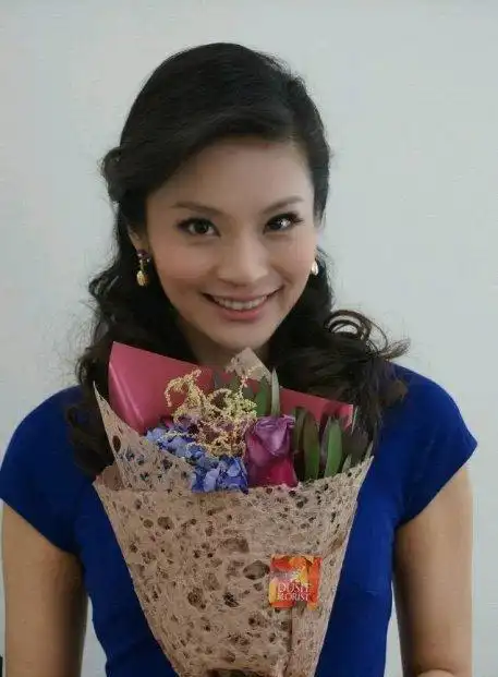 央视美女主持孟盛楠,气质美貌才华兼备,如今41岁仍单身未婚_网易订阅