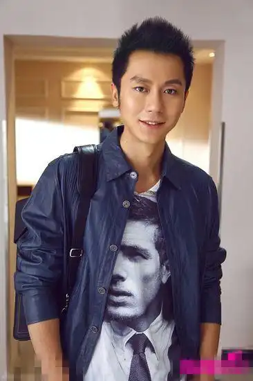 这段时间李晨参加真人秀《跑男》节目再成焦点人物,帅气的外表优异的