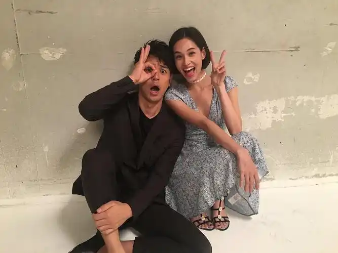 妻夫木聪×水原希子 教你如何拍黑白艺术照