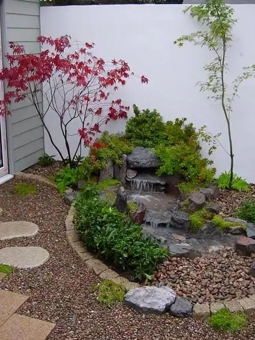 每当我们看到下面这种小溪流水的美景时,总会产生一种对大自然的向往