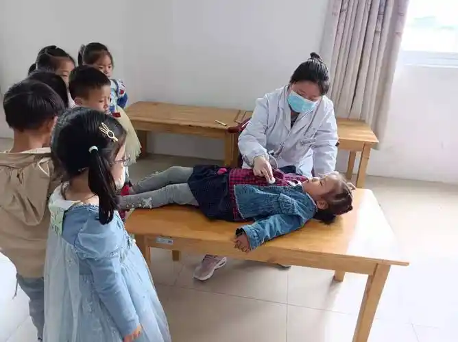 沈高卫生院到沈高幼儿园开展"六一"健康体检工作