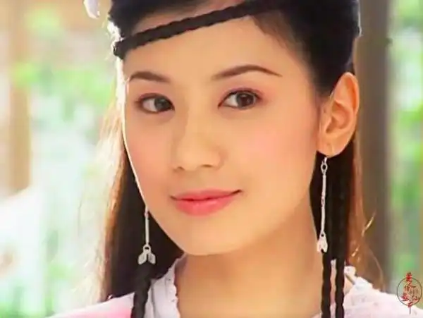 看了贾静雯年轻时的照片,才明白为啥有人愿意为她豪掷五亿!