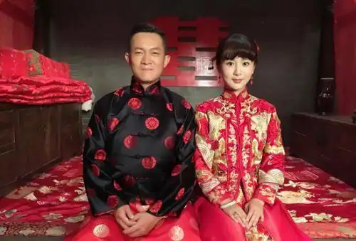 杨紫的8张"结婚照",和谁都"不情愿",唯独与他笑的满面春风