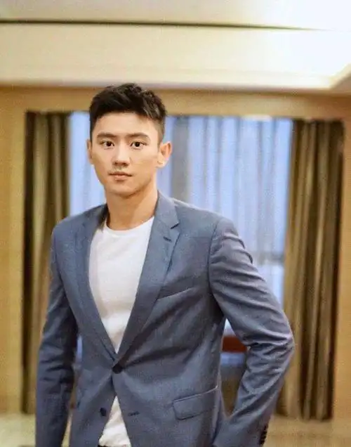 张继科和宁泽涛你觉得谁更帅?