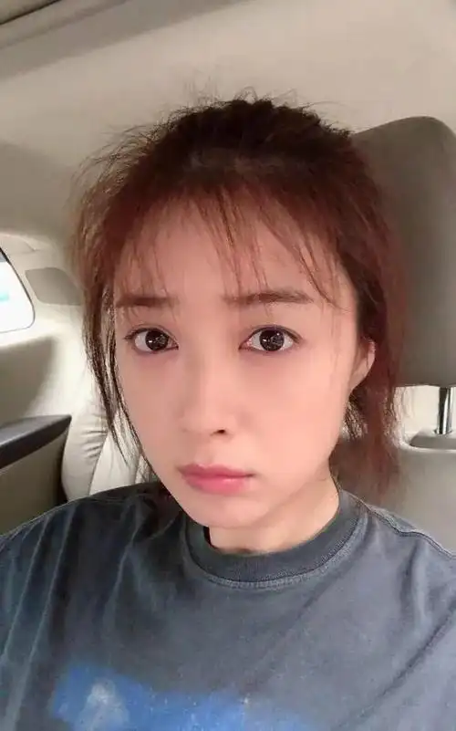 蒋欣暴瘦,网友:20斤都瘦在脸上了!