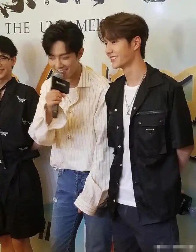 肖战王一博同框直播两人现场生图被曝出颜值太高依然有cp感