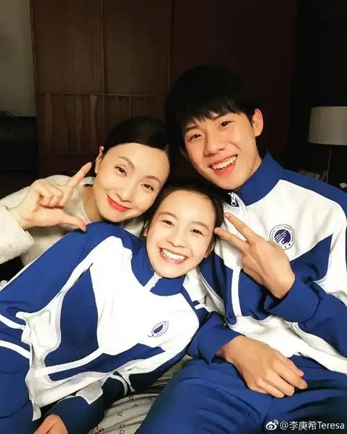 张子枫的腿,赵今麦的腰,先后引起群嘲-小虾米