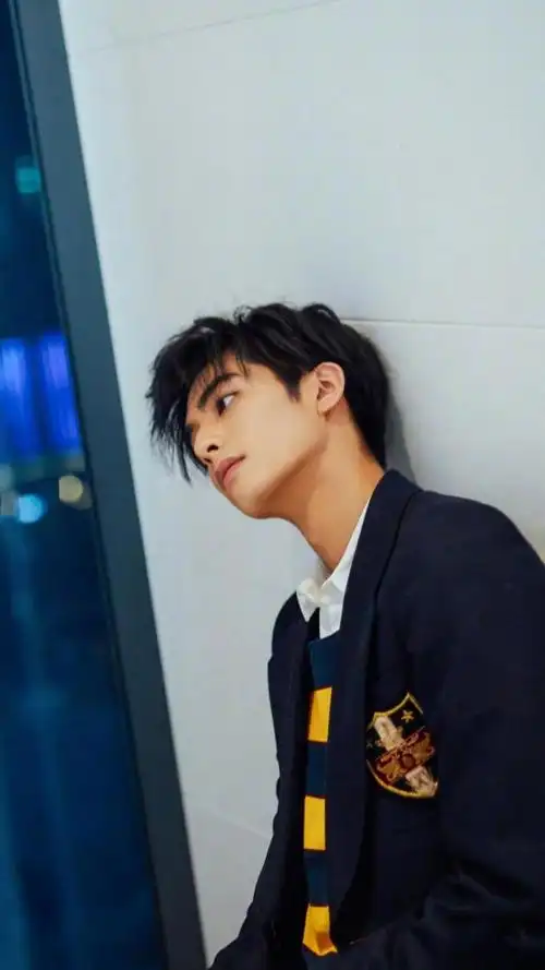 二月男友宋威龙帅气写真