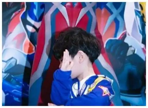 杨颖为3岁儿子庆生直接曝光小海绵正面照长得像谁没看出来