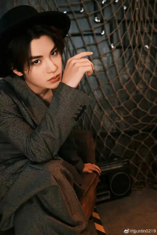 黄明昊极限挑战宝藏行3定档官宣海报