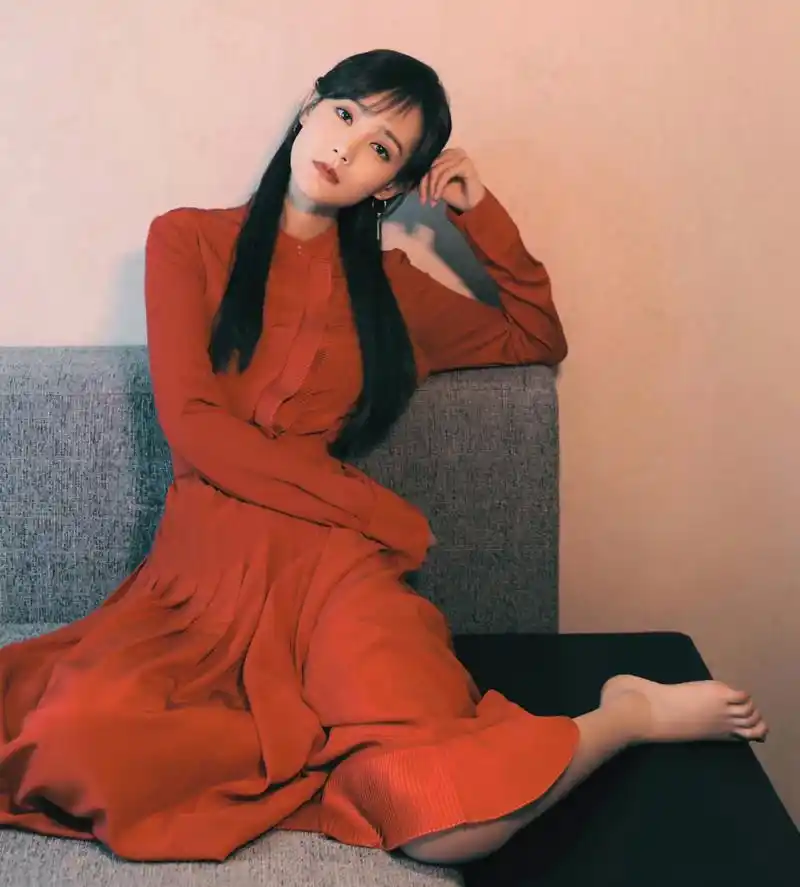 李一桐  光脚丫  大长腿又白又直