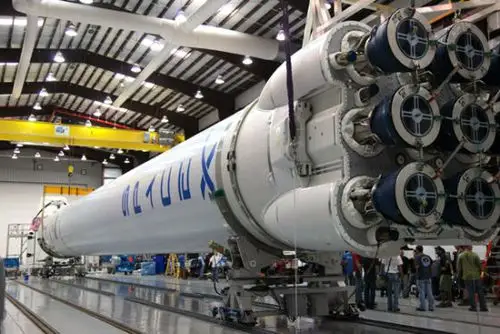 spacex 的"猎鹰号"火箭