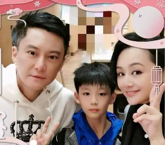 非常帅气,一家三口特别幸福女神还是如同当年一样耀眼动人,曹颖的美很