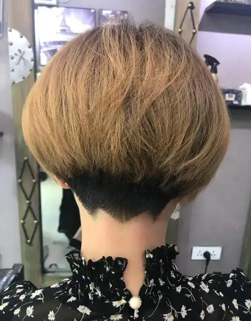 女生剃后脖短发图片大气清新减龄