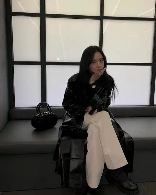 kimjisoo超话#金智秀心动初恋#【图片】231202 智秀个人ins/ins story