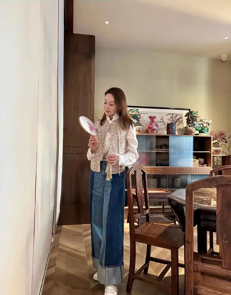 港星郭可盈林文龙夫妇定居内地,感情甜蜜