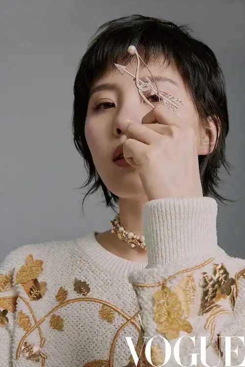 [刘诗诗][新闻]171106 刘诗诗登上《vogue》圣诞特刊 随心展现动人