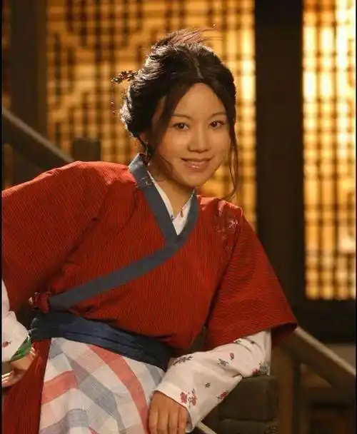 《武林外传》这部章回体古装情景喜剧相信很多人都不会陌生,由闫妮