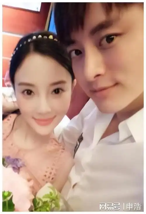 李小璐:被骂五年,现在曝出和贾乃亮穿情侣装,两人要复合了吗