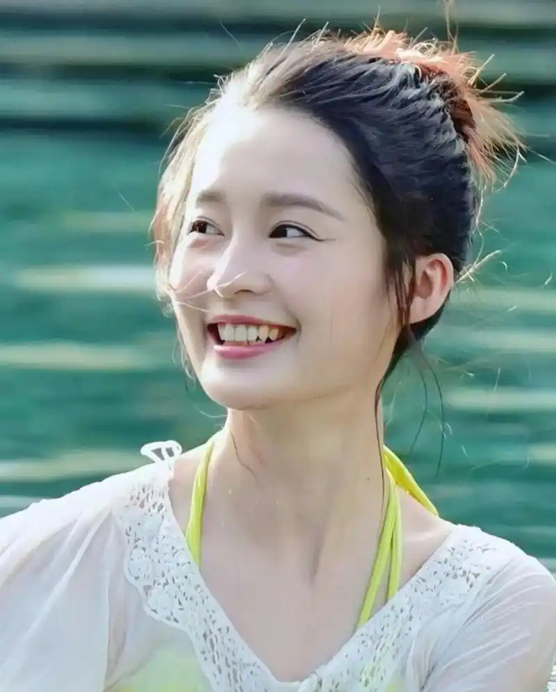 李沁好美,笑起来好可爱!