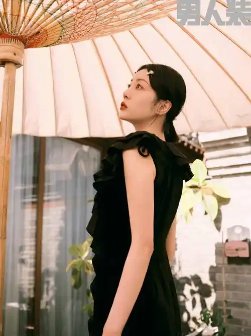 李溪芮曾接演过《漂亮的李慧珍》《瞄准》《曾少年》等影视剧,人气