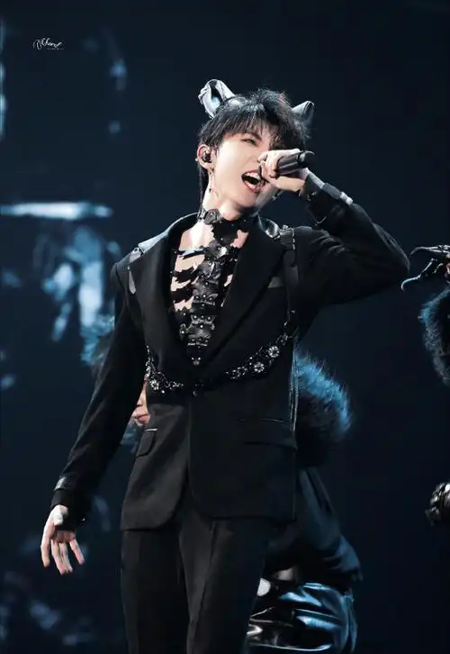 马嘉祺昨天风皇开大今天蛊王降临##马嘉祺蛊王降临##时代少年团澄我