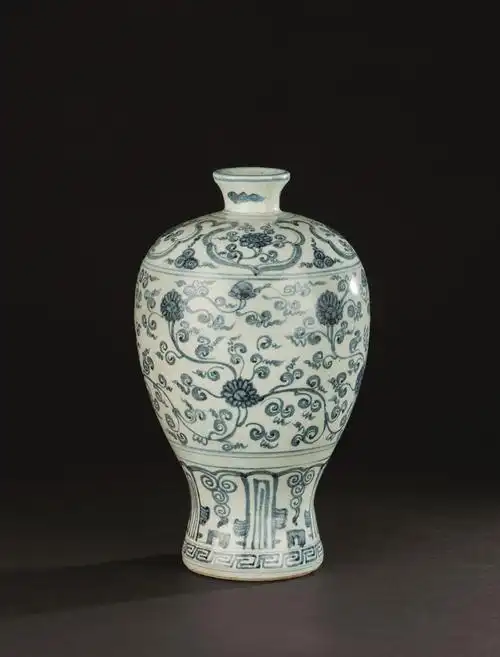 明代 青花缠枝莲纹梅瓶