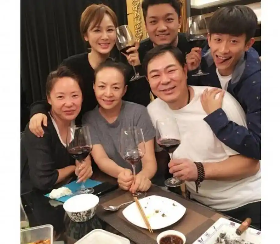 张一山去宋丹丹豪宅聚会!网友直呼:终于又一次看到你们合体了!