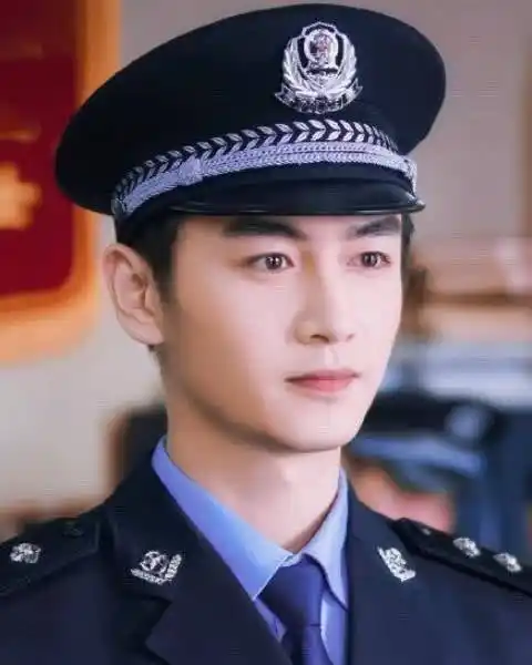张艺兴,李易峰,鹿晗,陈晓,白敬亭,王一博的警服造型太帅了_样子_一身