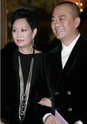 他曾经是tvb的"扛把子",35岁娶了女粉丝,婚后才知妻子身家有80亿!
