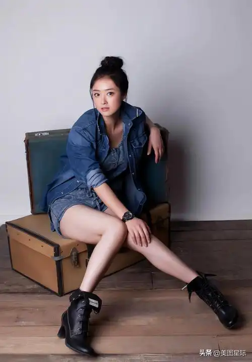 蒋欣,1983年出生于中国新疆**尔自治区.身高171厘米,体重55公斤.