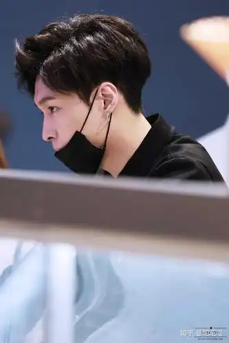 如何评价张艺兴的侧颜?