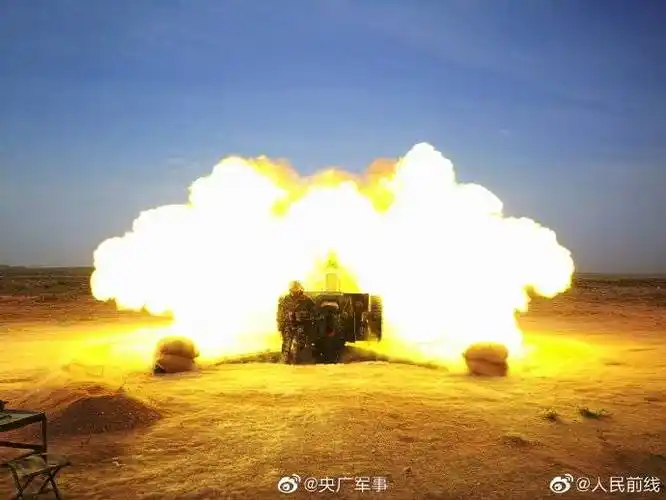 镜头下的火炮开火瞬间 火力值爆表!