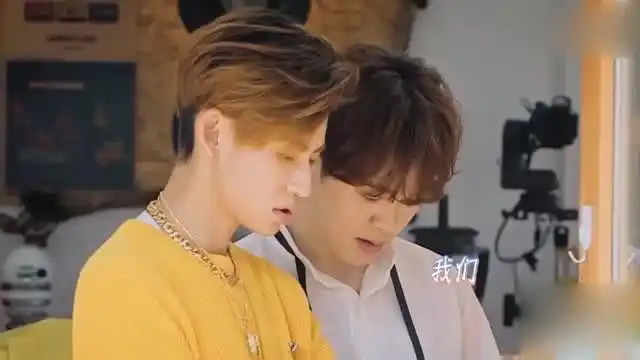 完美的餐厅:尤长靖和小鬼的打工之旅开始,元气碎花围裙太销魂了