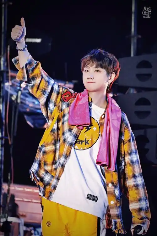 音乐节99999999鞠躬的时候小表情那么可爱的吗06@汪苏泷